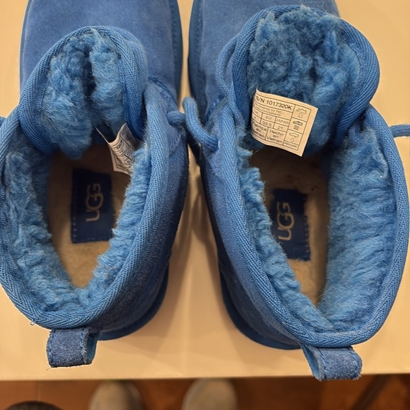 UGG Kids Lace up Boots, NWOT. Gorgeous Color. - Picture 8 of 8